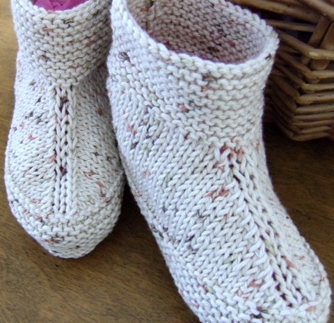 手工编织的毛线鞋,在家里地板上穿  a class=shortlnk href=/s/17