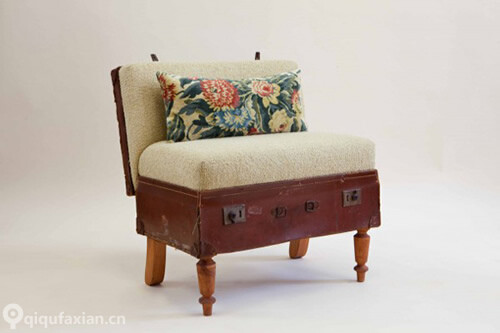 旧物改造,变成了一件件实用的家具,如变身沙发,书柜,凳子等等,皮箱