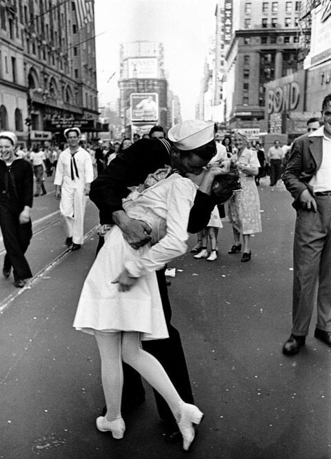 这是时代广场抓拍到的那张胜利之吻我只想说,这才是生活