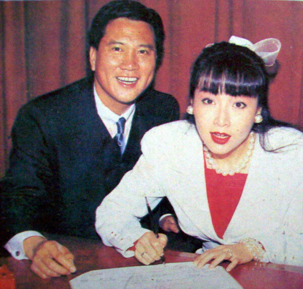 92年,无线的"镇台之宝"万梓良和从台湾来香港发展的女星恬妞结婚,当时