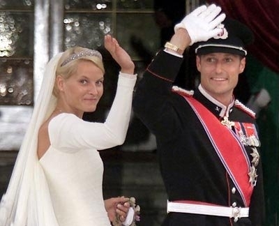 挪威王妃梅特在大婚时,得到了这份礼物