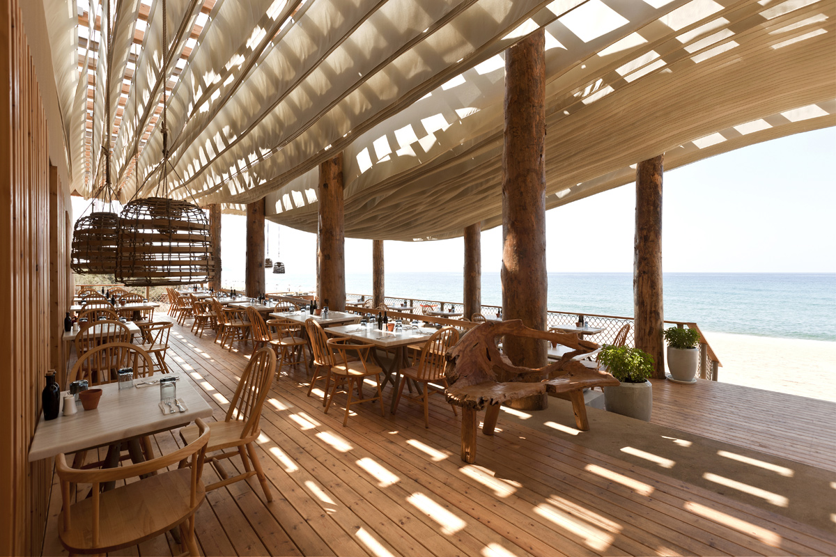 海滩上的 bar bouni 餐厅 / k-studio   6