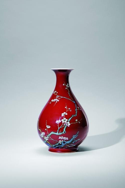 清乾隆 宝石红地珐琅彩寒梅争春玉壶春瓶 h: 29cm
