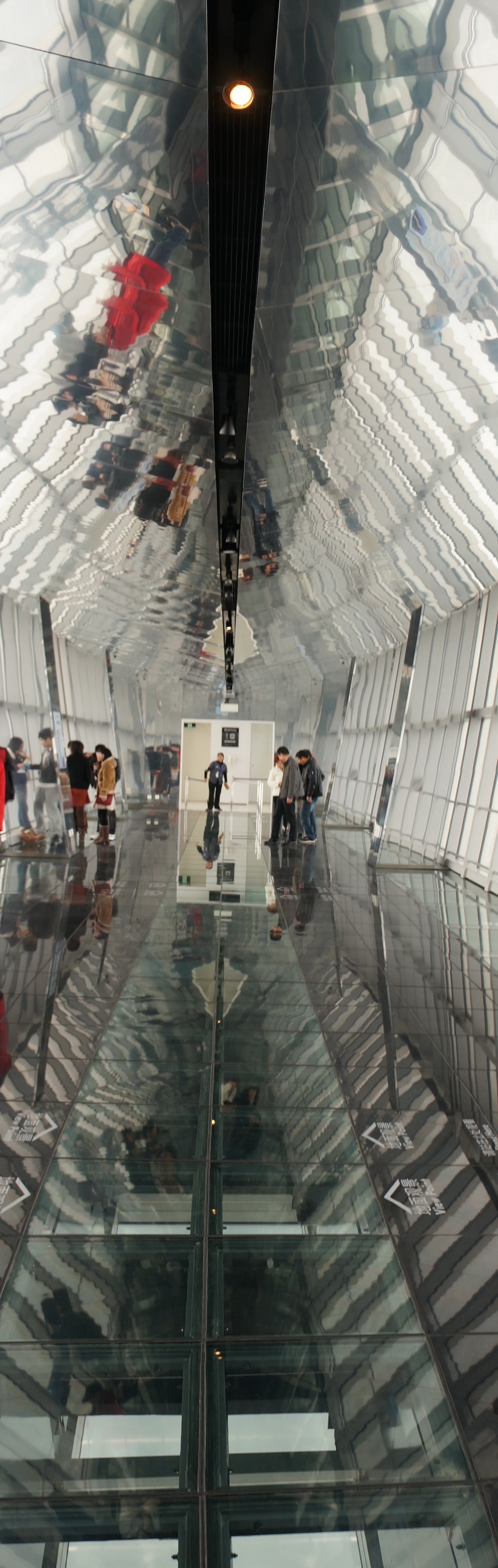 金茂大厦玻璃走廊图片