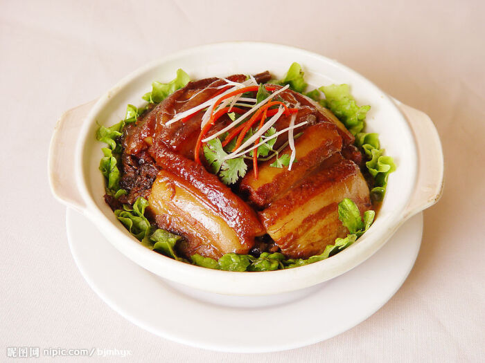 梅菜扣肉煲仔饭