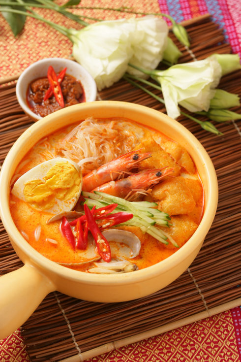 "娘惹菜"是新加坡的地道美食叻沙米粉