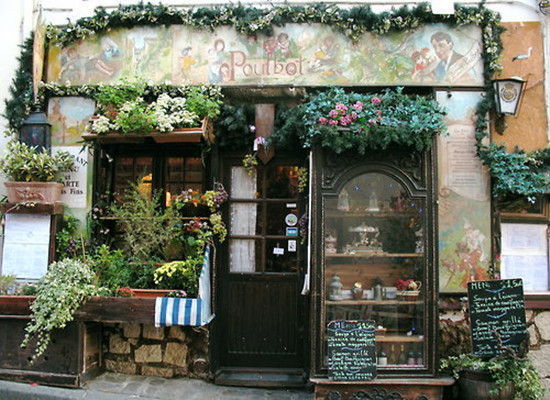 一直有个梦:开间花屋,书馆,咖啡屋为一体的店.