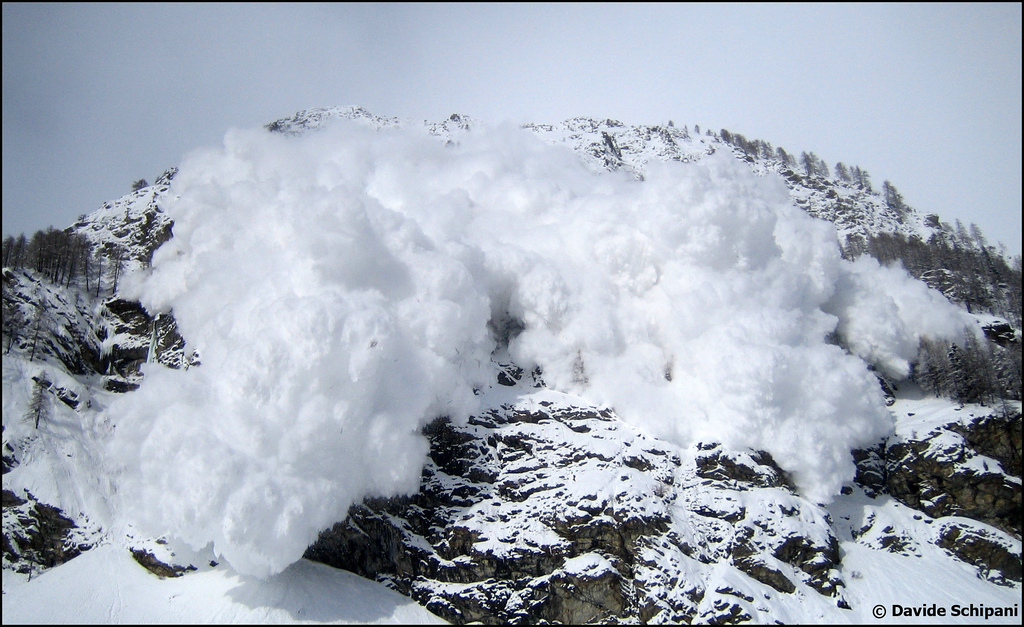 阿尔卑斯山雪崩图片