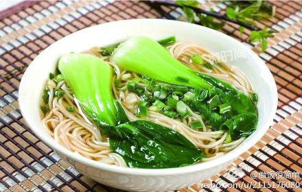青菜清洗干净,锅中放少许油烧…-堆糖