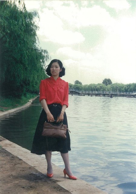 80年代姑娘潮爆了!褪色老照片看时光流转.