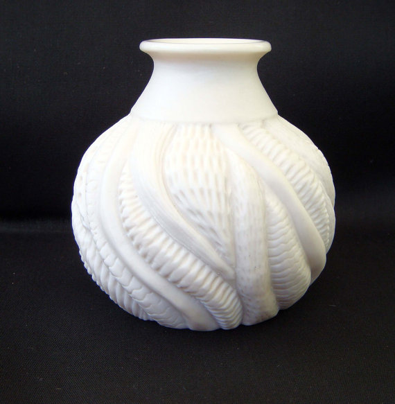 瓷器雕刻花瓶
