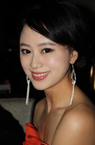 在成为世界冠军后,菲菲进入北京大学新闻与传播学院成为一名北大学子.