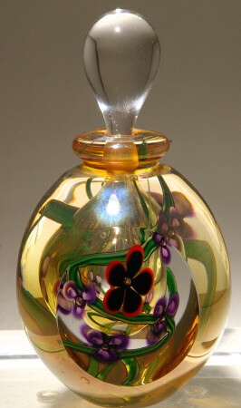 艺术玻璃香水瓶.更多精彩请关注@晓冬知春-视觉生活志