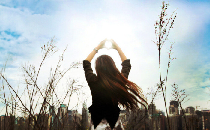 听着 林忆莲的 伤痕 .