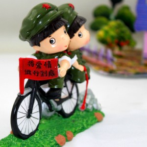 革命爱情系列 将爱情进行到底 树脂情侣摆