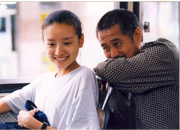 《幸福时光》退休工人老赵(赵本山饰)相中了一个胖女人,令他尴尬的是