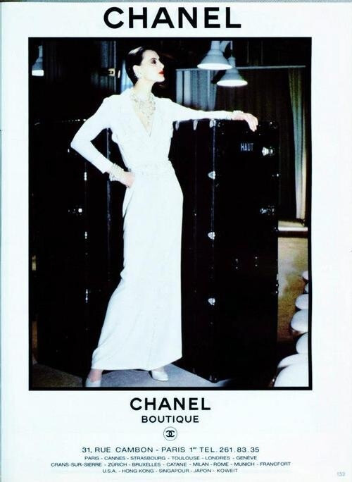 chanel,无论多古早的海报,那种骨子里的优雅总是在@百年时尚画廊