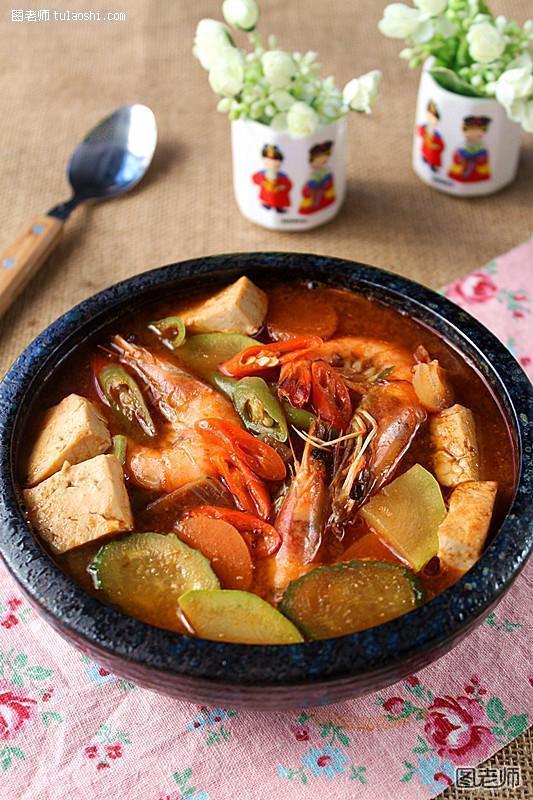 大酱汤是韩国日常生活中必不可少的一道美食,看韩剧时很多时候韩国人