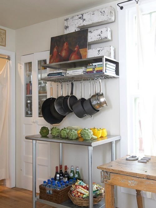 这样的厨房锅具收纳 一般适用于小户型的 不需要太大的厨房空间 简单