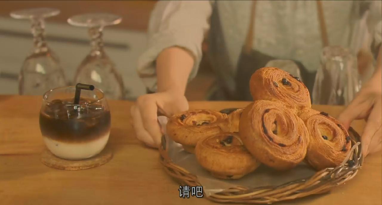 日本电影《幸福的面包》里洋溢着清新淡雅的生活气息,平凡夫妇水缟尚