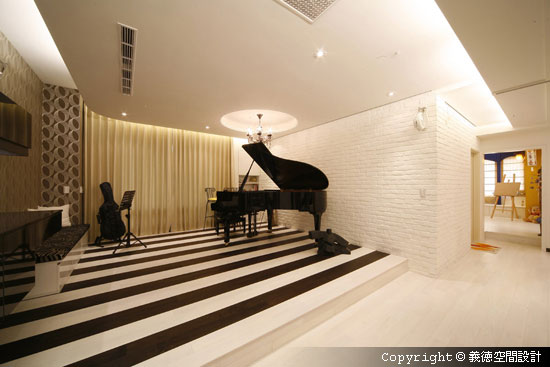 钢琴地板