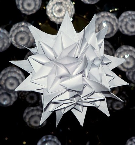 冬天虽然寒冷,但是能够给我们带来美丽的雪花和冰凌,我们现在需要的就