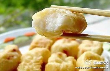 炸牛奶---1. 把牛奶,白糖,淀粉搅拌,倒入锅内;2.
