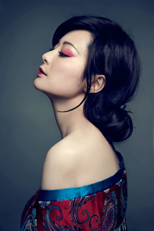 袁莉 突然很喜欢这张 中国风 好美的妆容
