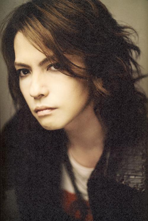 日本长发男歌手很漂亮图片