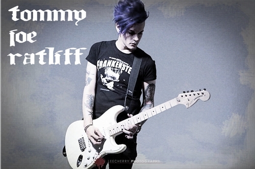 tommy joe ratliff 就只是因为多看了他那么几眼,然后就忘不掉了.