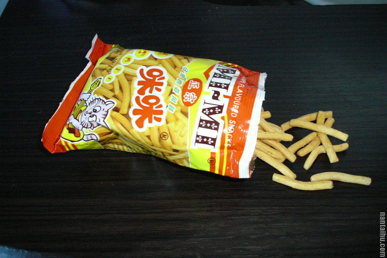 咪咪虾条.现在看到偶尔也会买了吃,总之和小时候吃的感觉不一样了.