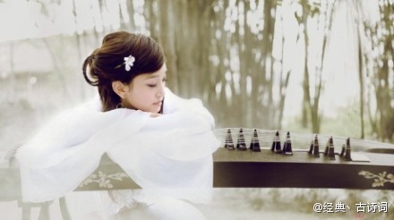 醉拍春衫惜旧香.天将离恨恼疏狂 年年陌上生秋草,日日楼中到夕阳.