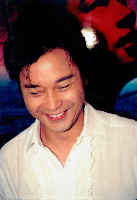 别人也喜欢你,甚至有点不能容忍,可是,亲爱的张国荣永远是属于大家的