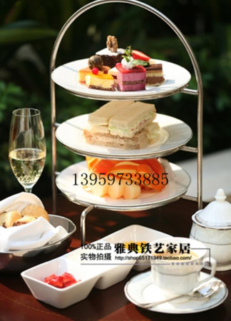 下午茶仅次于晚宴和晚会的非正式社交场所,对于人们来说这好似一种新