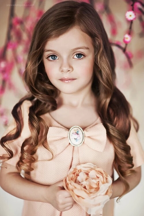 俄罗斯小女孩米兰图片