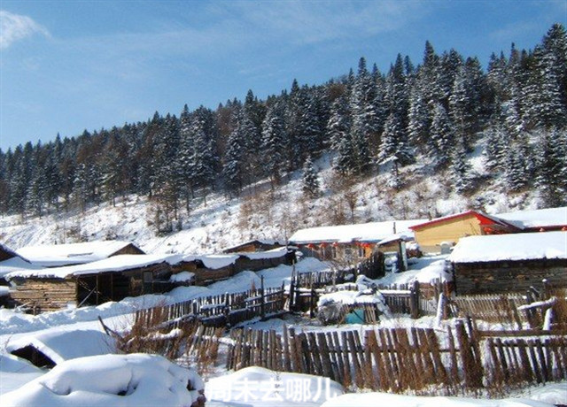 位于吉林省安图县二道白河镇,滑雪场以长白山16峰为依托,南有天池,二