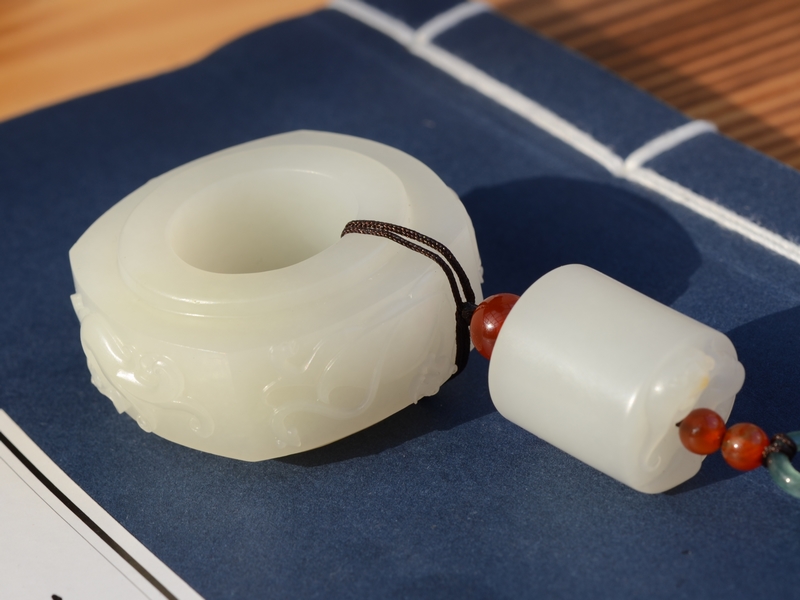 博燚炎煌四灵镯心把件