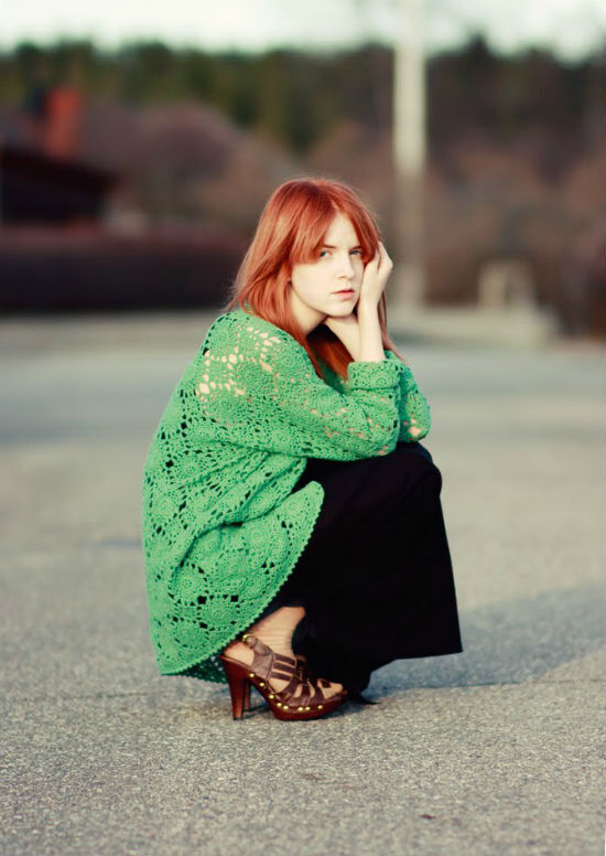 linnea,她的颜很北欧 天生的红发白肤小雀斑 毕竟年纪小 穿再复古老气