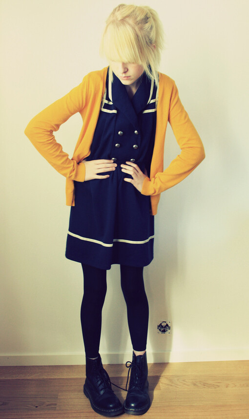 linnea,她的颜很北欧 天生的红发白肤小雀斑 毕竟年纪小 穿再复古老气