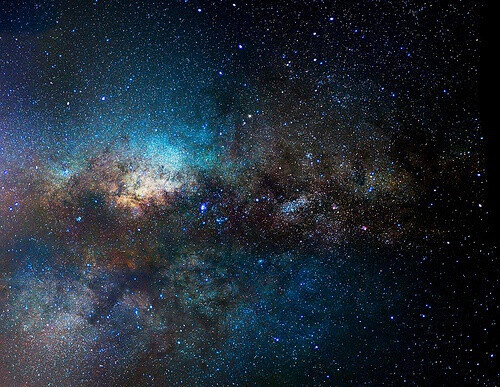 我们都是浩瀚宇宙中的小小星辰