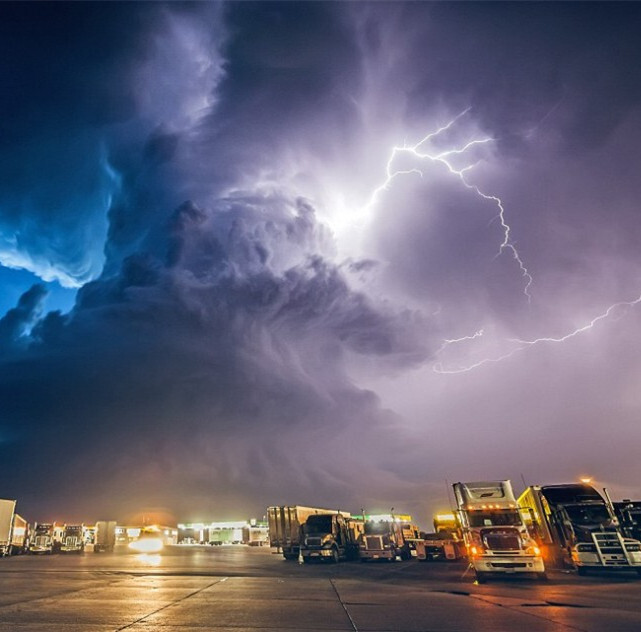 内布拉斯加州约克上空的超级单体雷暴