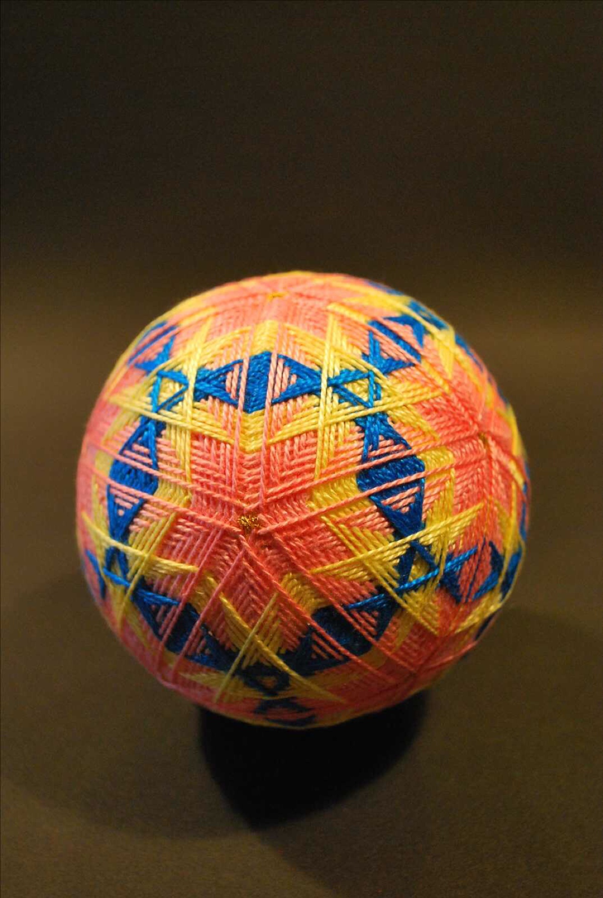 三角形,正方形,钻石型,条纹,星型,花型等各种形状不胜枚举.