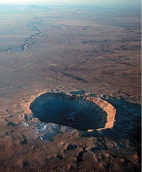 科罗廖夫陨石坑图片