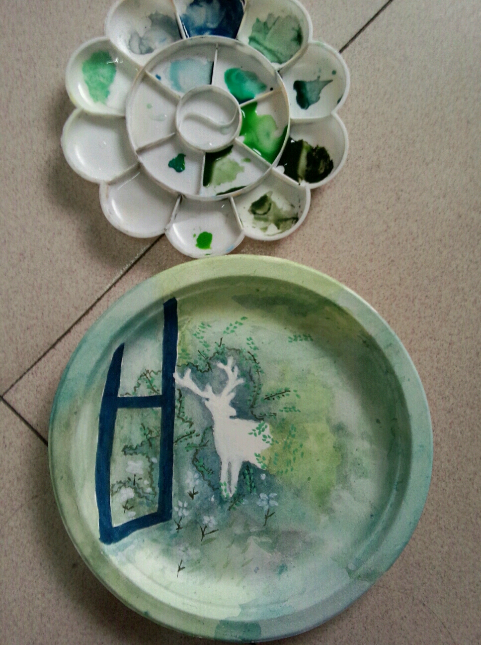 (手绘 水彩 盘子画)自己画着玩的,虽然我知道很丑,但很开心.