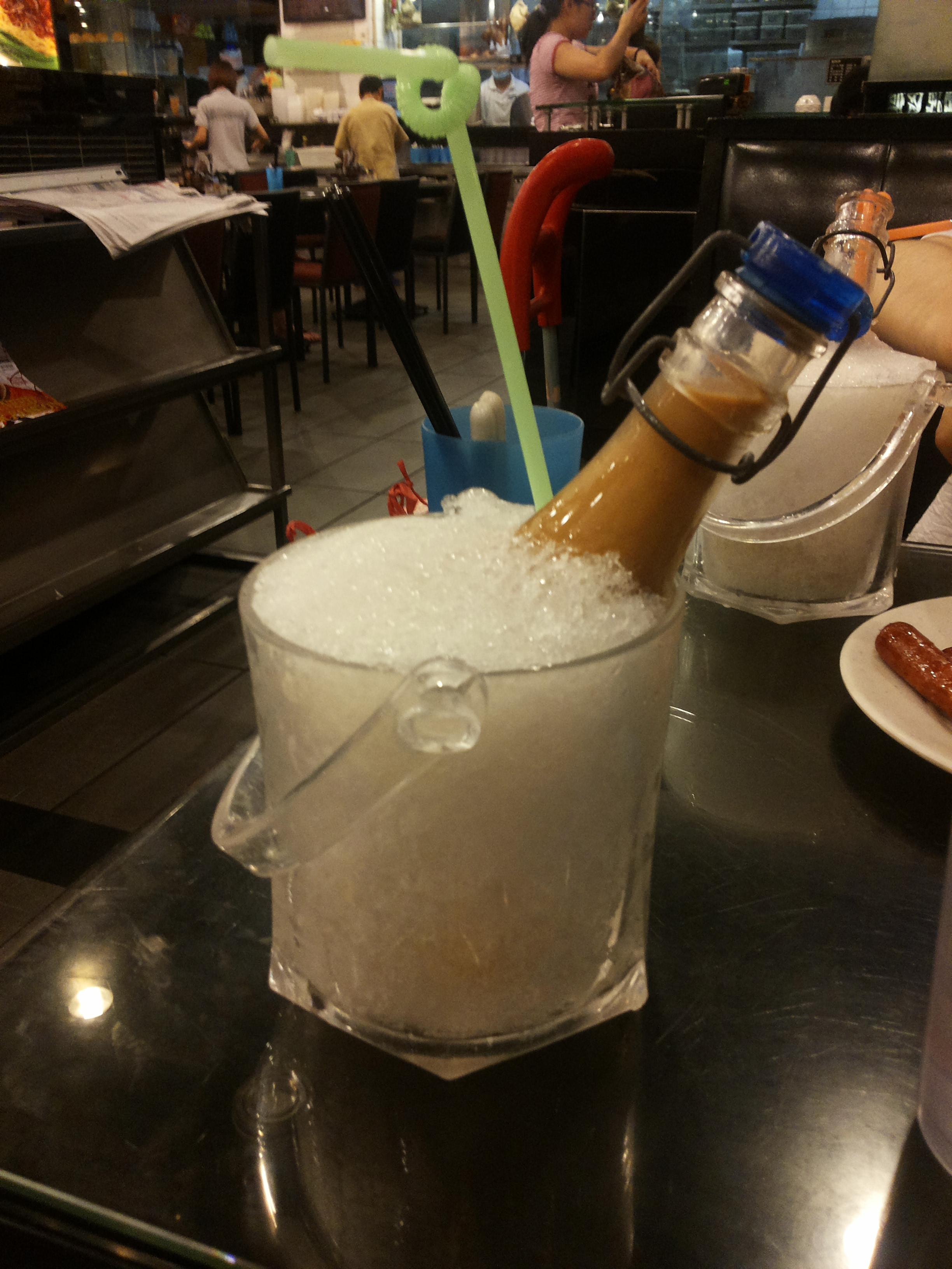 表叔茶餐厅中的冰镇奶茶,味道不错,够冰够茶味.