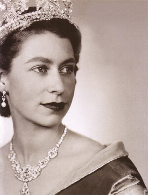 英国女王年轻时有多美图片