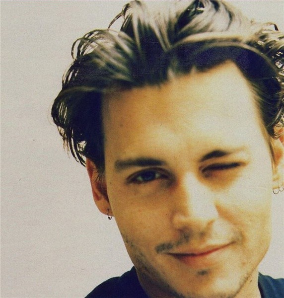 约翰尼·德普(johnny depp),1963年6月9日生于美国肯塔基州.