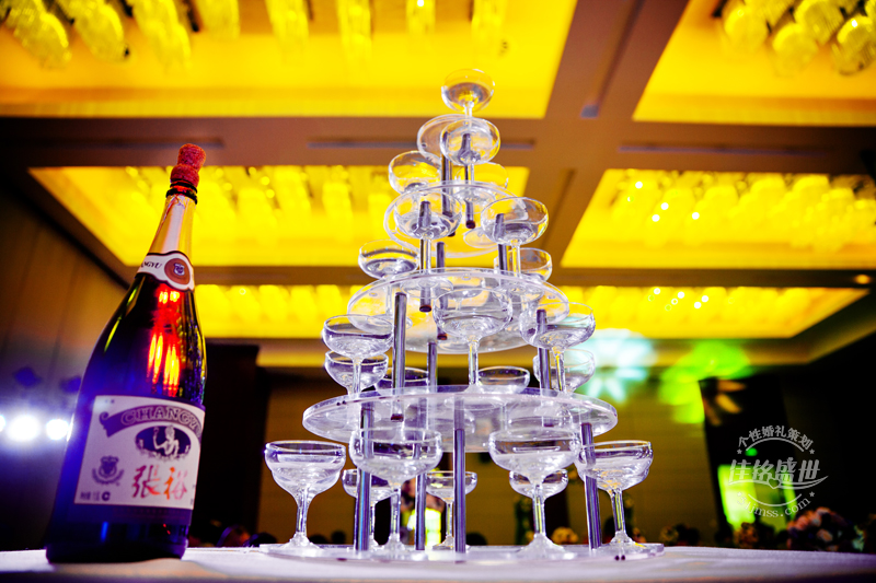 香槟酒塔象征爱情细水长流