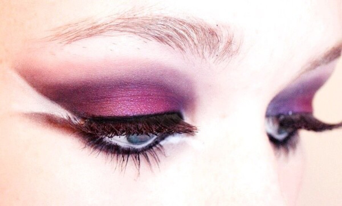 既然不是天生的美人,那就利用眼妆来改变自己,一起来画眼妆吧