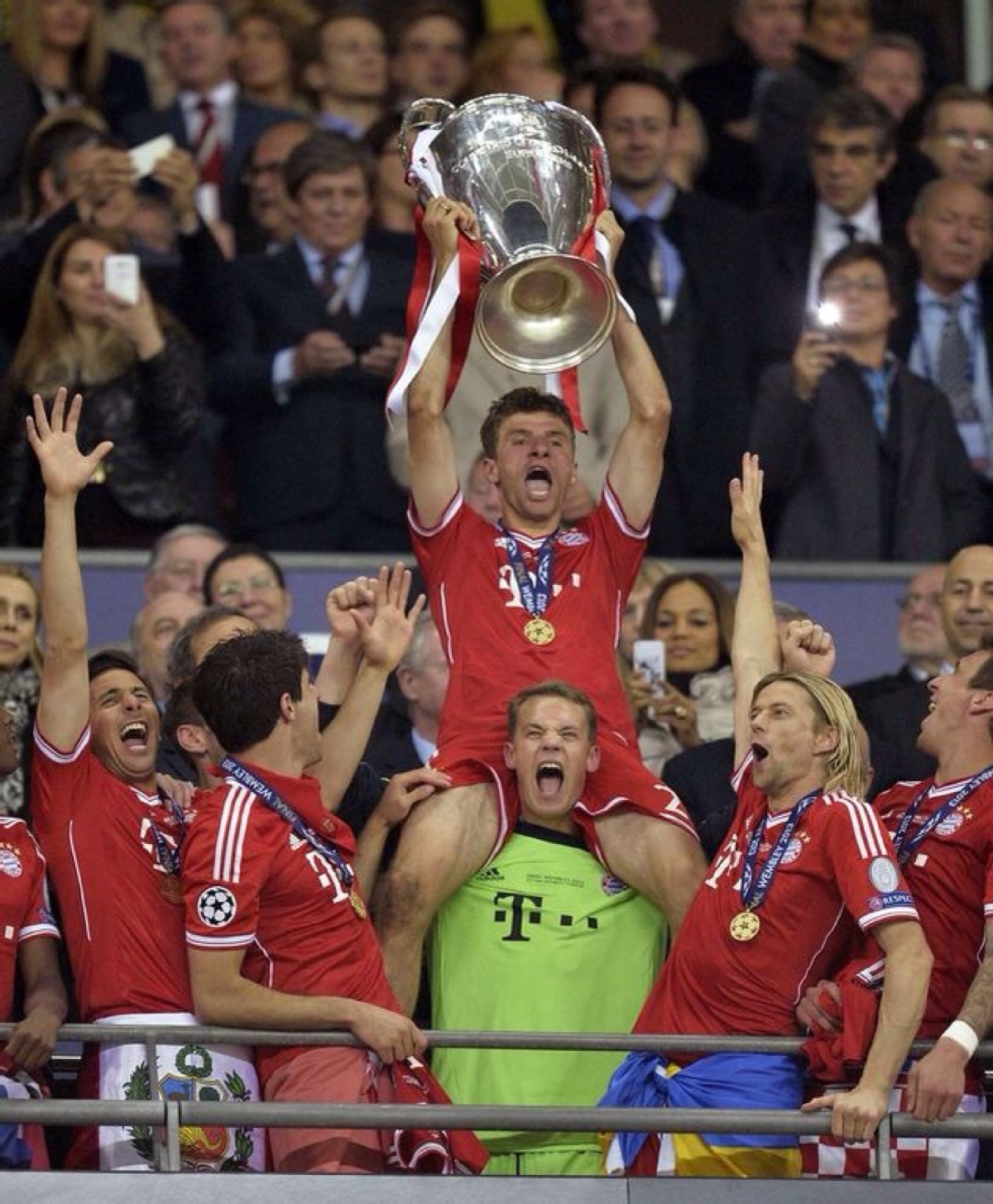 2014世界杯加冕冠军四星德国战车门神neuer诺伊尔和托马斯穆勒那个